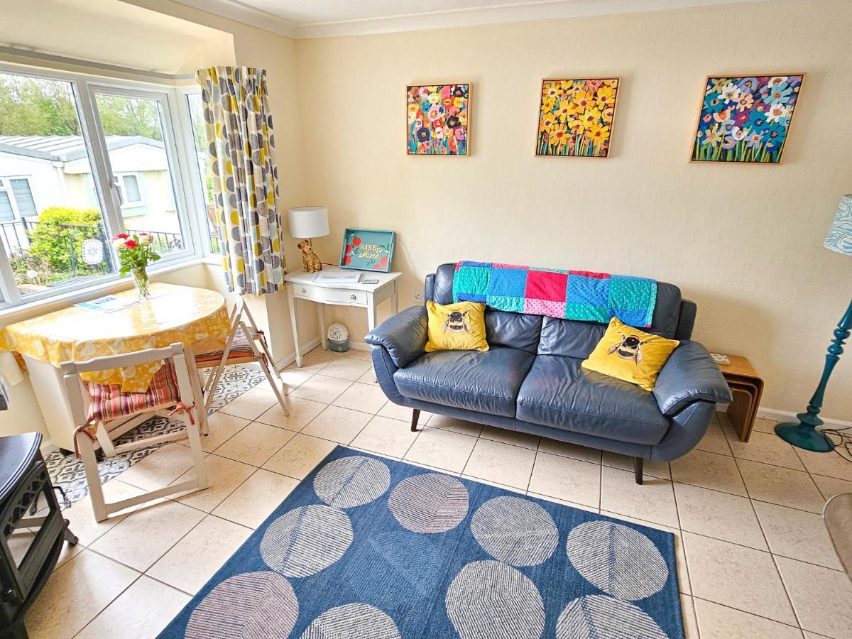 Dart Haven - Cheerful Holiday Bungalow In Galmpton Exterior foto